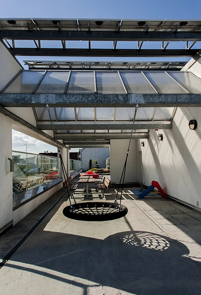 Damperen Overdækket tagterasse med plads til leg