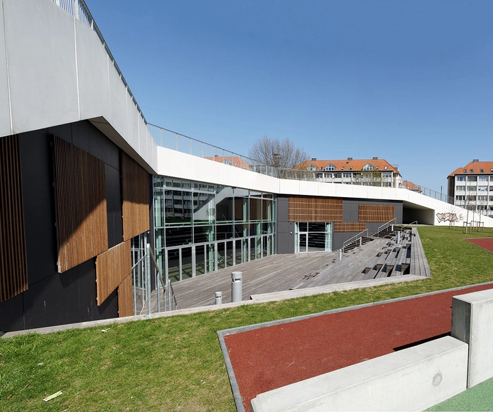 Tagensbo Skole Overblik over terræn ved multihal