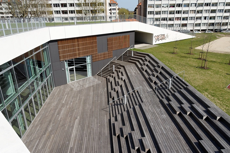 Tagensbo Skole Amfi-trappe og facademotiv