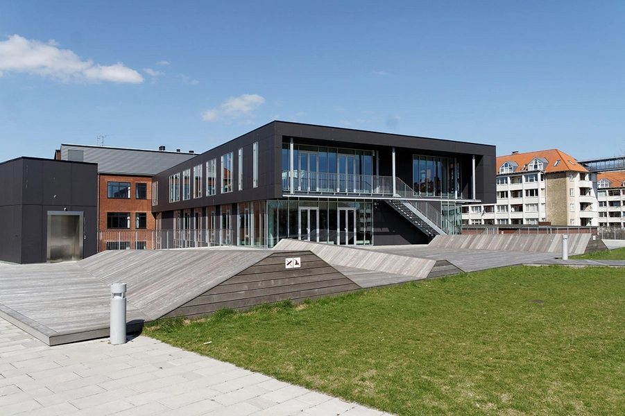 Tagensbo Skole Forbindelse mellem Grundtvigskolen, tilbygningen og den nye multihals tag