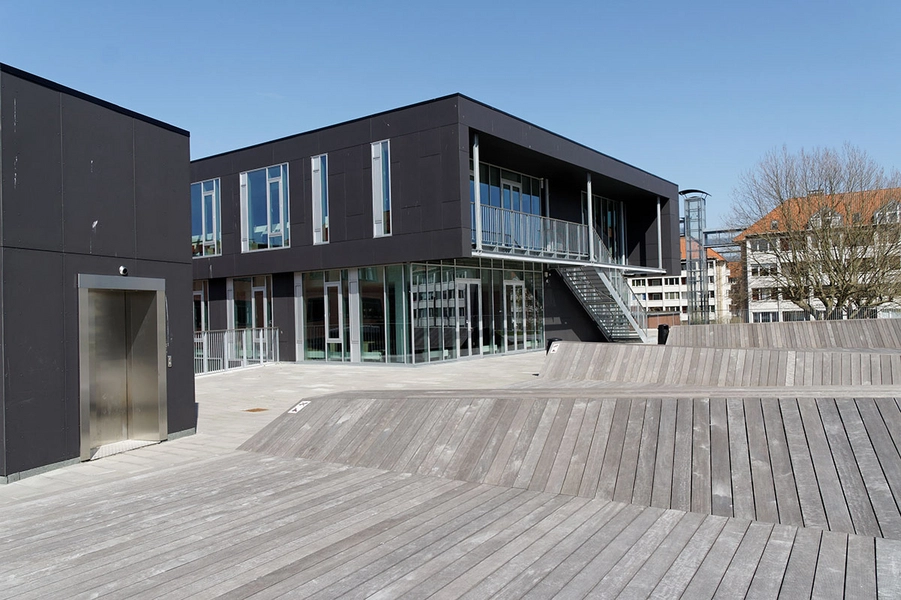 Tagensbo Skole Tagkonstruktion og moderne facade