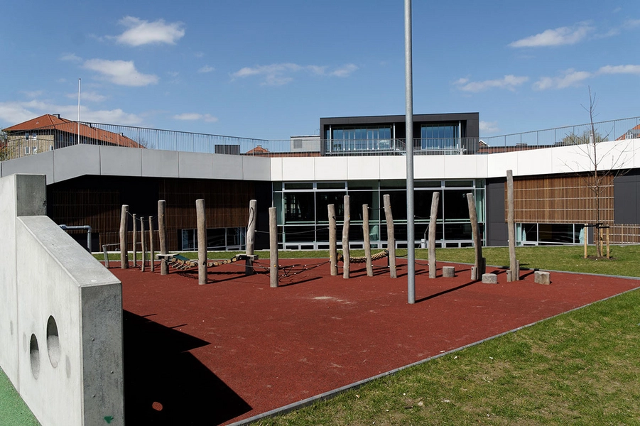 Tagensbo Skole Detalje, skolegård