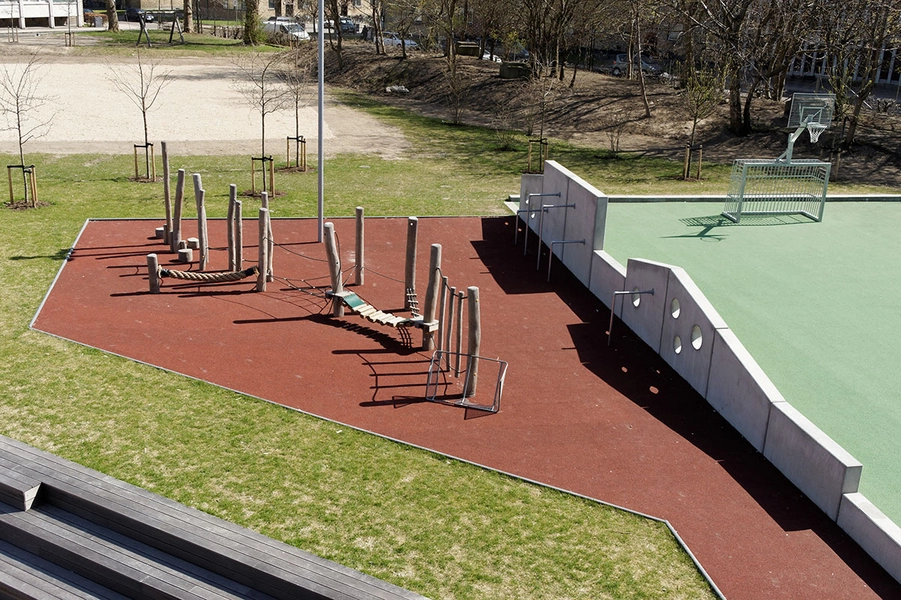 Tagensbo Skole Detalje, skolegård