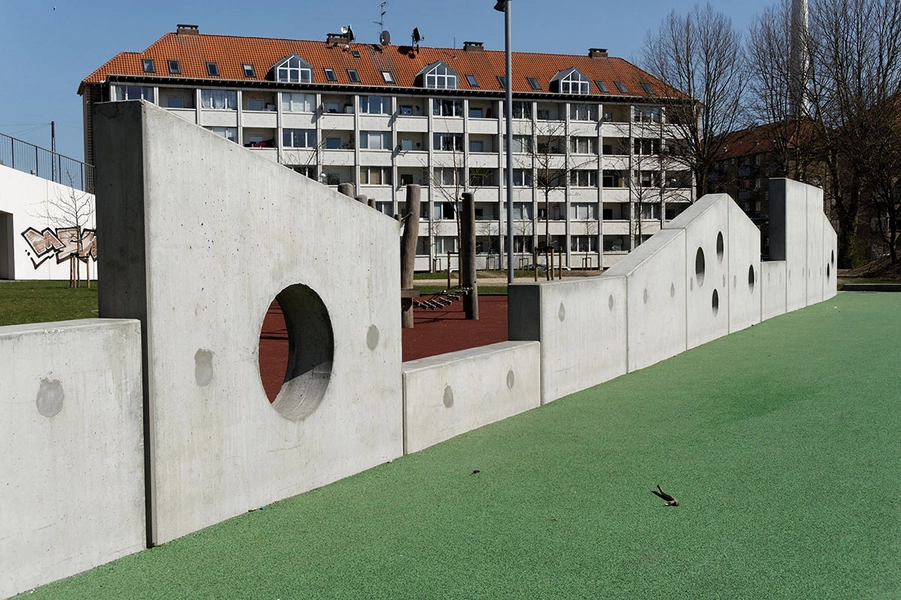 Tagensbo Skole Detalje, skolegård