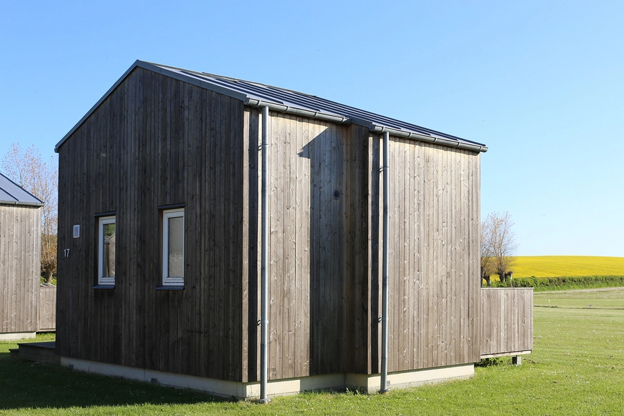 Bøgebjerg Strand Campinghytter Blik fra nord på campinghytte med udsigt