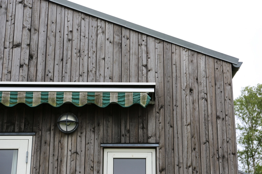 Bøgebjerg Strand Campinghytter Detalje, markise og træbeklædning