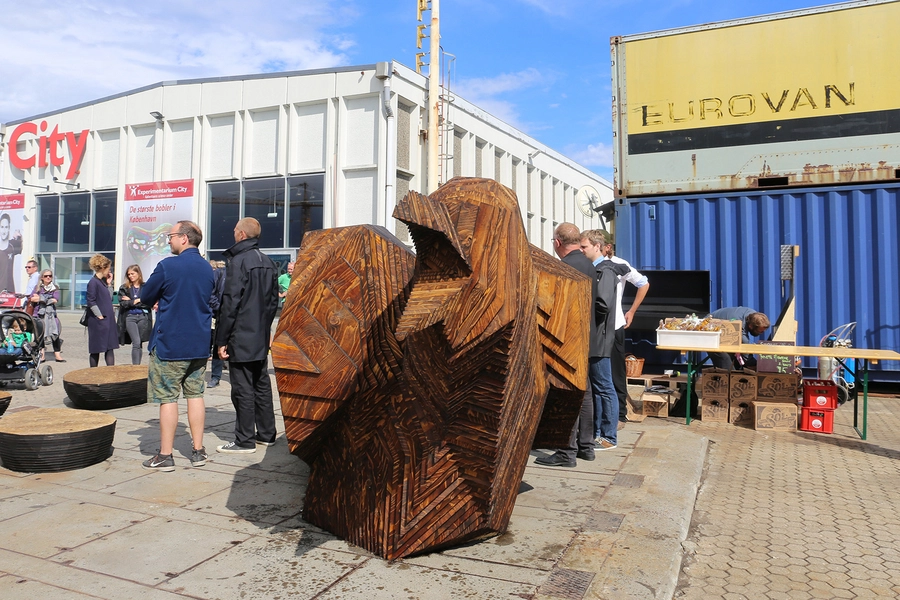 Svartbag byrum Experimanterium City er nærmeste nabo