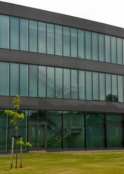 Elro Energi Domicil Gennem glasfacaden eksponeres bygningens infrastruktur