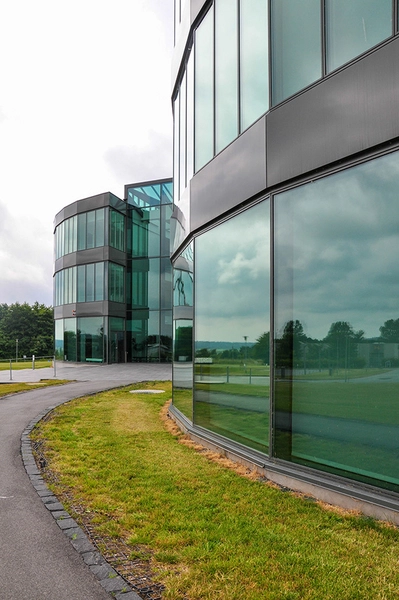 Elro Energi Domicil Blik på bygningens to fløje