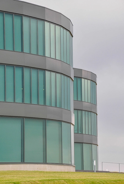 Elro Energi Domicil Bygningens kurver dannes af plane flader