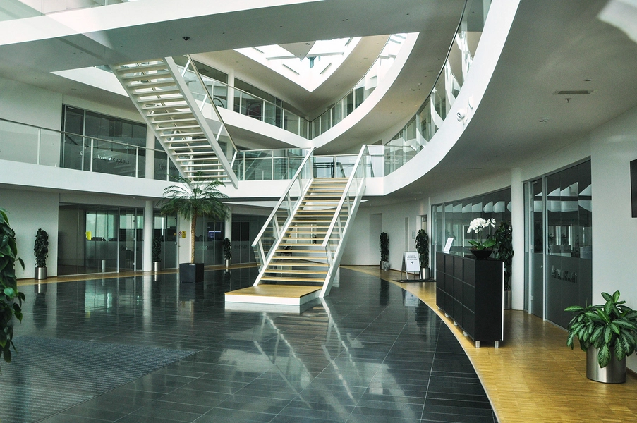 Elro Energi Domicil Kig ind i atrium fra indgangsparti