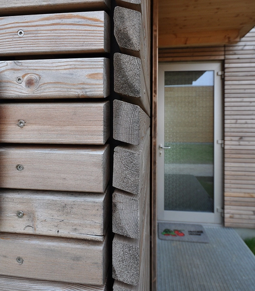 Lærkehaven Facadebeklædning med skrå afskæringer for bedre afvanding