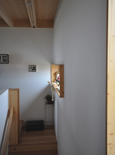 Lærkehaven Markeringer i træ i lysninger, karme, bjælker og ha?ndlister