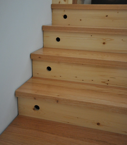 Lærkehaven Huller til varme og ventilation i trappe