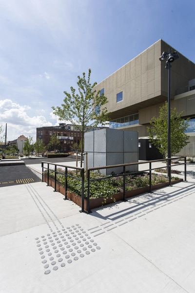 Biblioteket Rentemestervej Forplads Ledelinier og taktilstriber