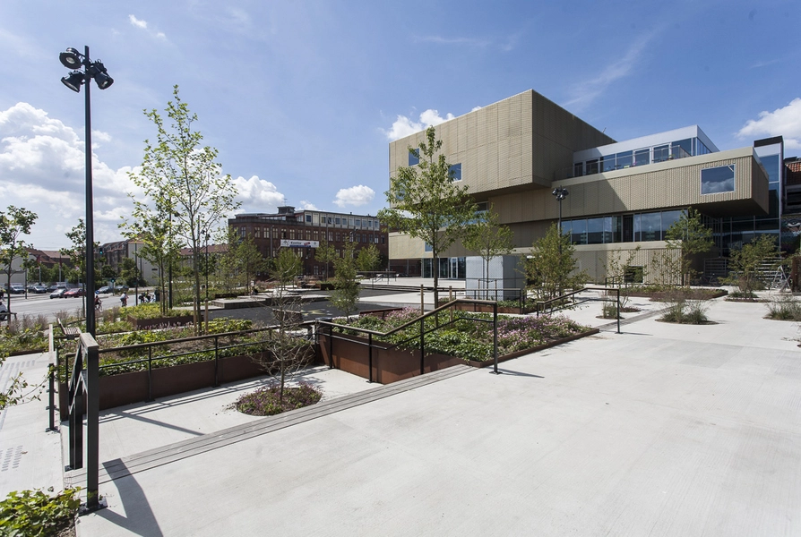 Biblioteket Rentemestervej Forplads Betonflader og trapper