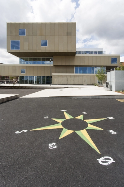 Biblioteket Rentemestervej Forplads Plads med kompas