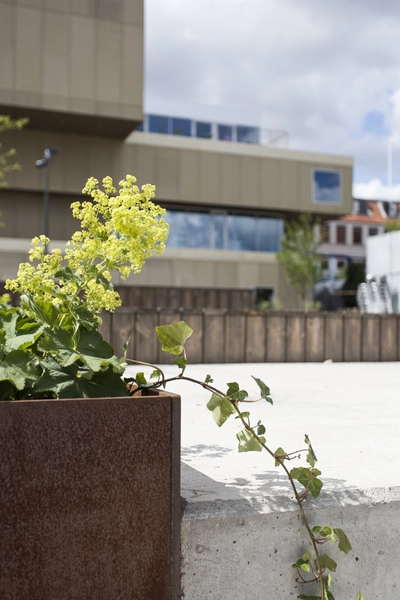 Biblioteket Rentemestervej Forplads Plantekasser i corten