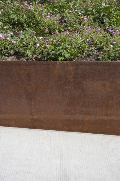 Biblioteket Rentemestervej Forplads Beton, corten og beplantning