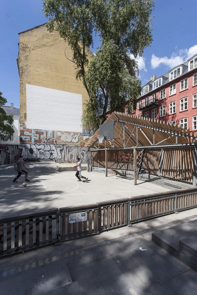 Ravnsborggade Multiplads Boldbanen og bander i træ