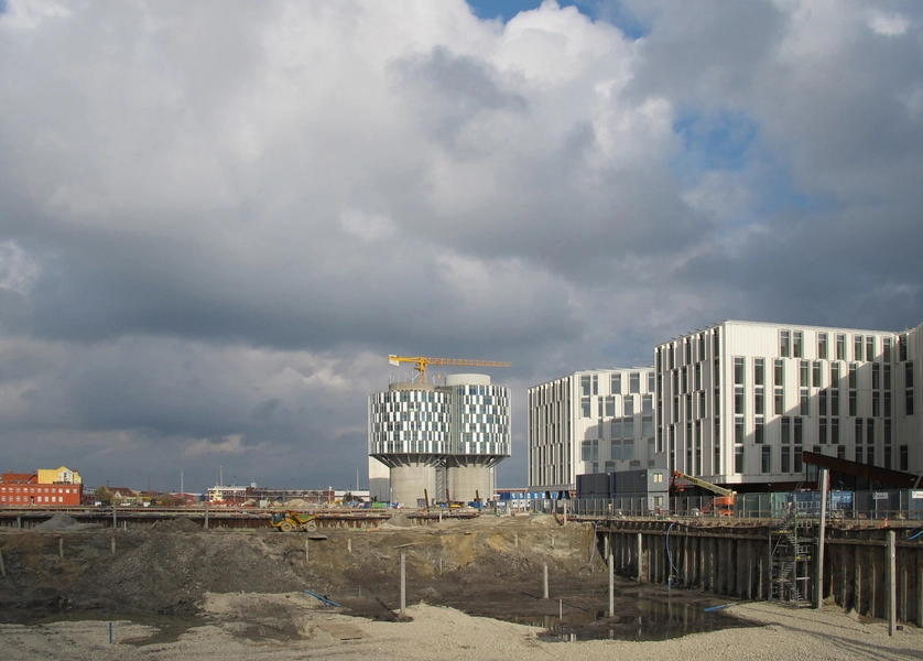 Portland Towers Portland Towers set fra syd med FN-byen til højre.