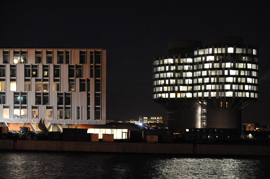 Portland Towers Set fra Langelinie ved nat med FN-byen til venstre.