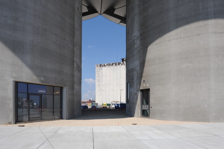 Portland Towers Kig mellem tårnene mod nord.