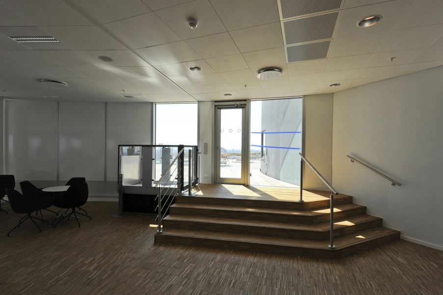 Portland Towers Udgang fra kantine til tagterrasse.