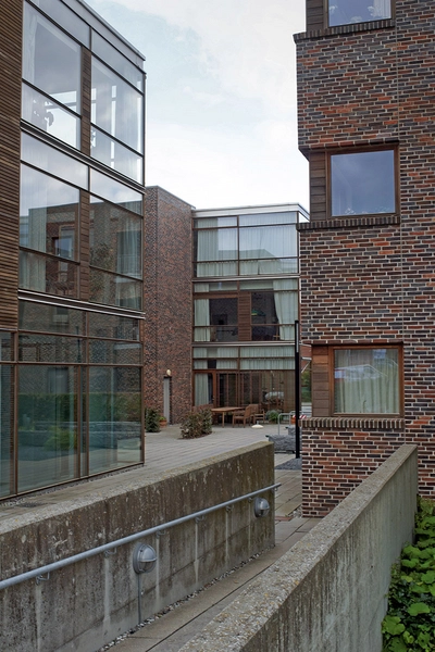 Lundehaven ældreboliger og plejecenter Rampe, tegl og glas