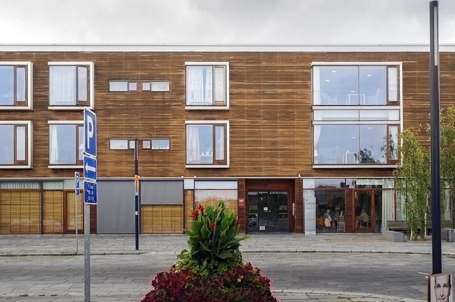 Lundehaven ældreboliger og plejecenter Facade i træ mod Skovlunde torv