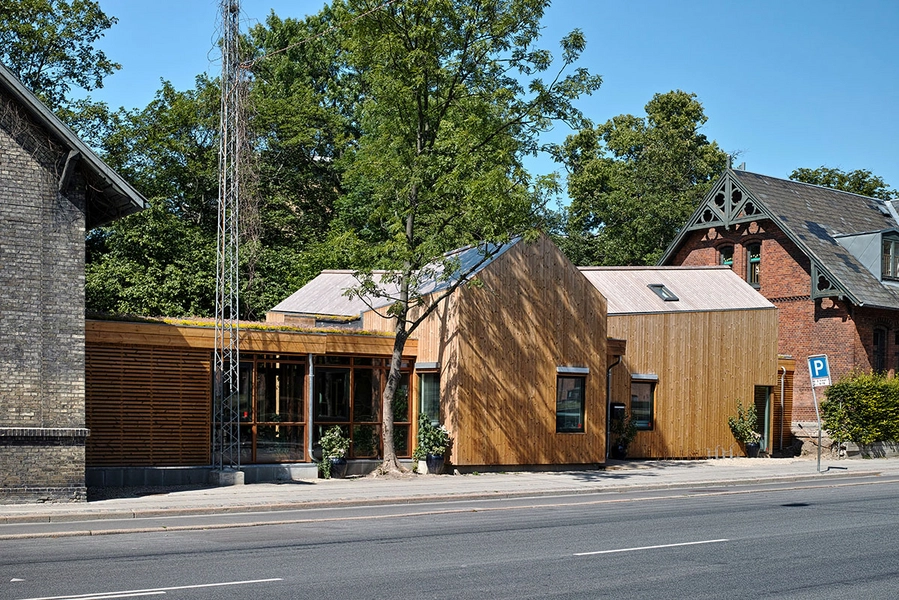 Børnehuset Marthagården Den nye tilbygning med anslutning til de to gamle huse