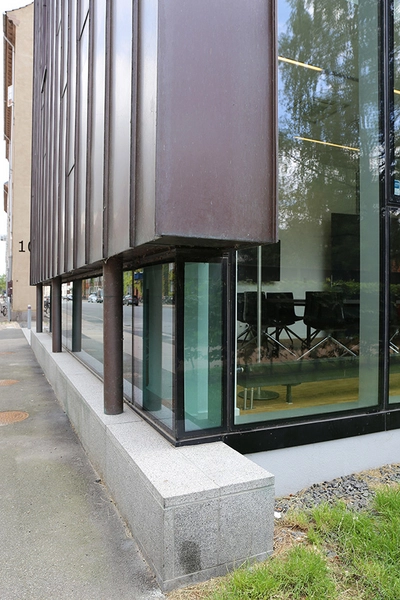 Kontorhus Halfdansgade 8 Detalje, tombakfacade, glas, sokkel