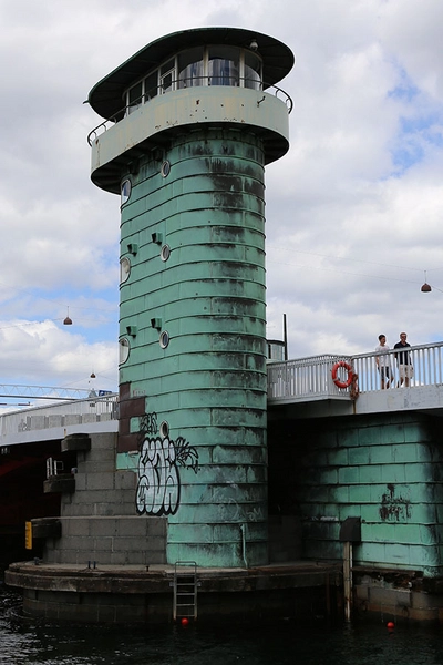 Knippelsbro Brotårn, forbindelse til bro