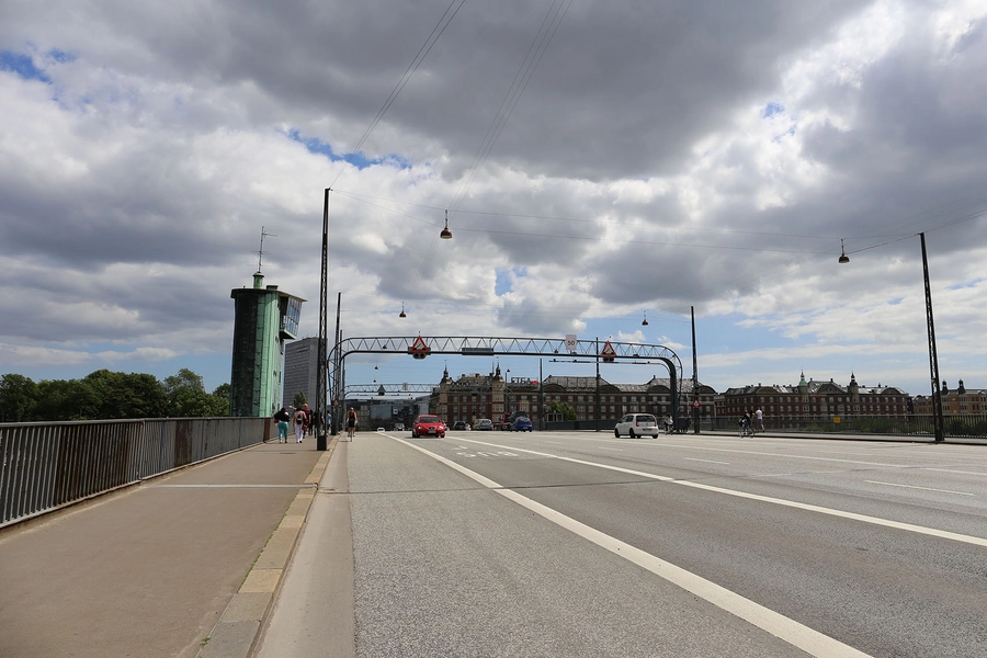 Langebro Broen, kørebane og bred cykelsti
