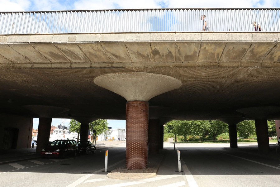 Langebro Plads under brofæste, Islands Brygge