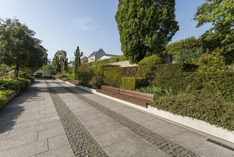 Amaliehaven Bænke langs bedene