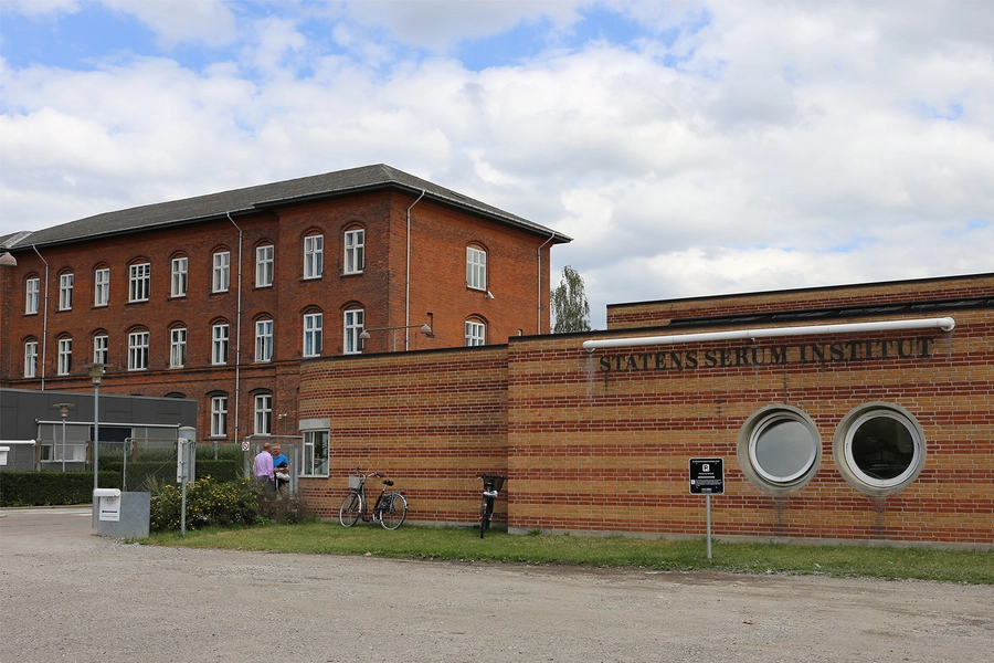Statens Serum Institut Knud Munks tilbygning til Statens Serum Institut. I baggrunden den tidligere Atellerivejens kaserne, som idag også er en del af komlekset
