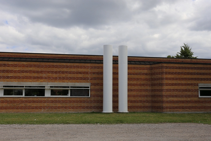 Statens Serum Institut Kontorfløj med båndvinduer og karakteristiske udluftningskanaler