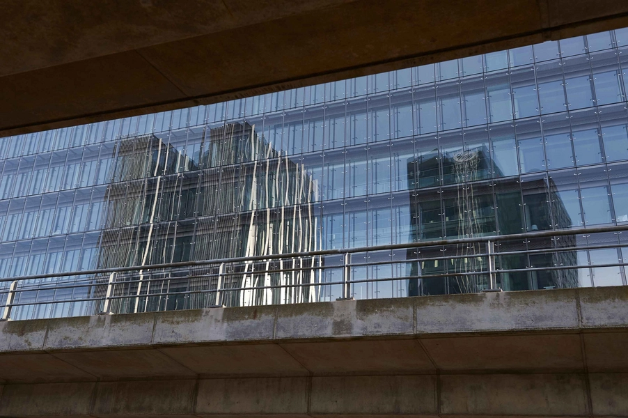 Crowne Plaza Copenhagen Towers Spejlbillede fra øst