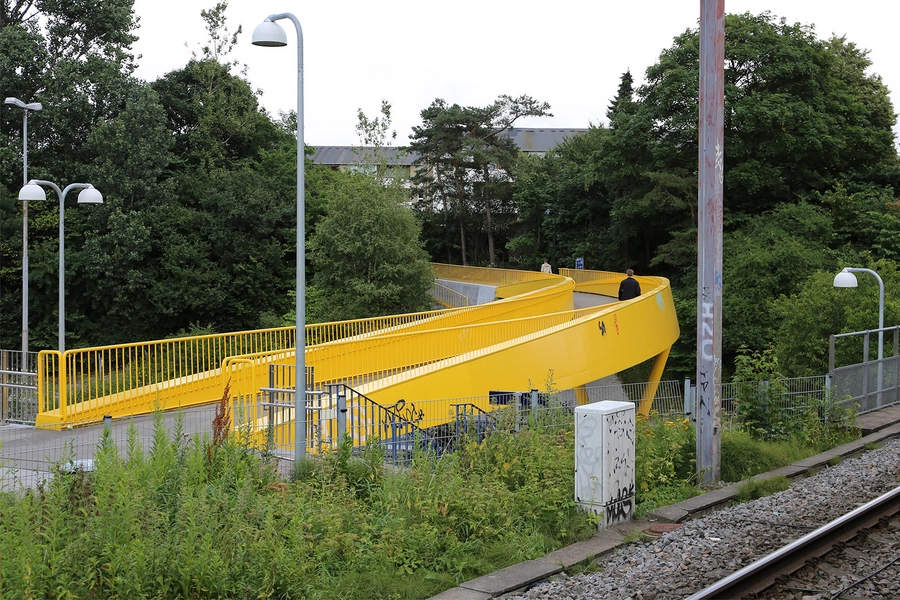 Gangbro Jægersborg Broen set fra Jægersborg Station
