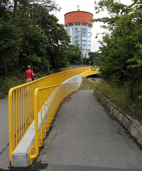 Gangbro Jægersborg Nedgang til fortorv langs motorvejen