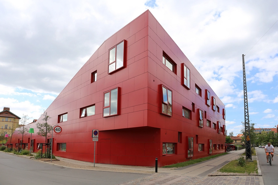 Det Røde Hjørne Institutionen set fra syd-øst, det røde hjørne i krydset mellem Sundholmsvej og Kornblomstvej