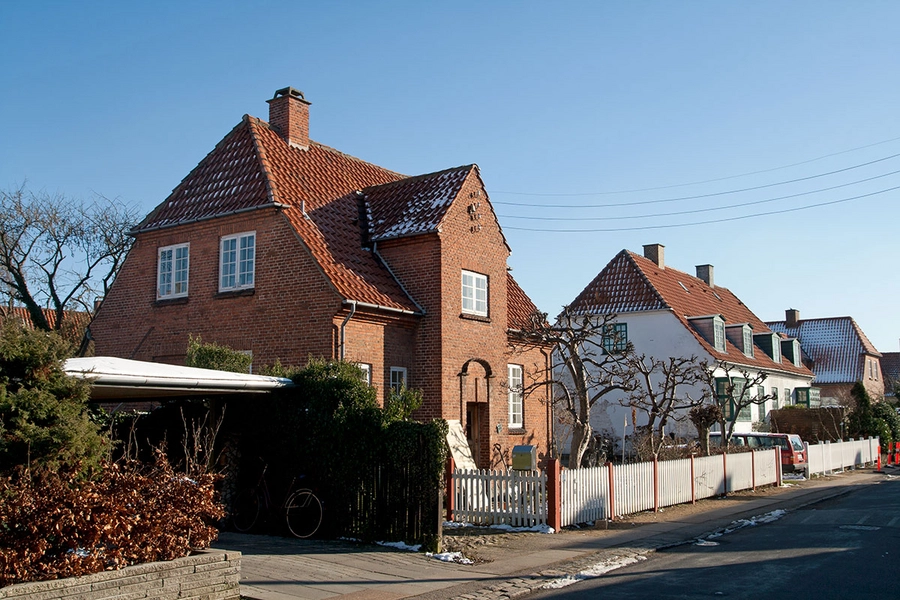 Grøndalsvænge Vejnettet i boligområdet, karakteristiske hvide stakitter