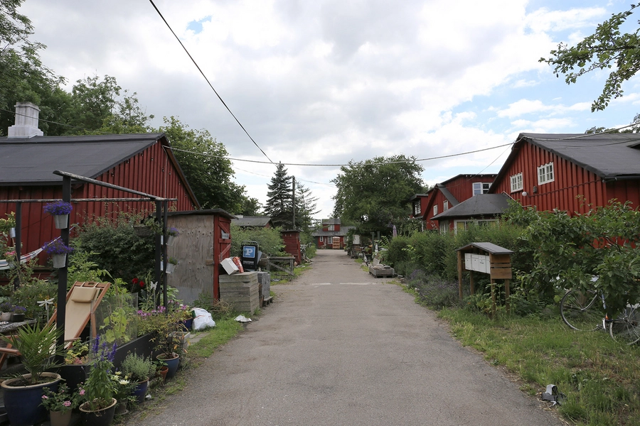Ballonparken Bebyggelsens hovedgade, blik mod syd-vest