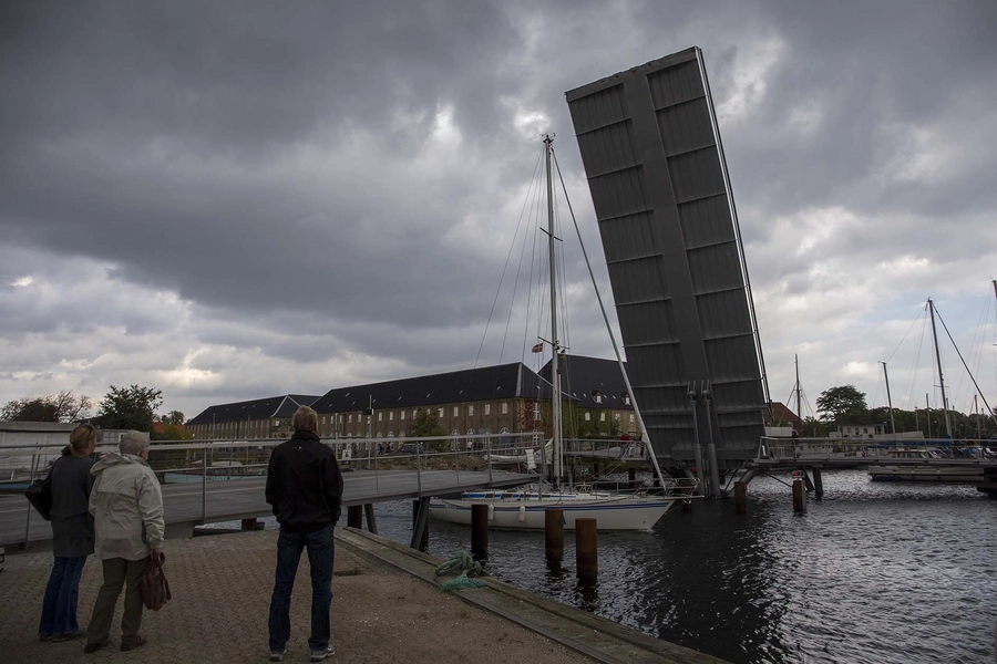 Trangravsbroen og Proviantbroen Broen er oppe