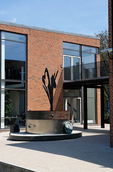 Utterslev Skole Indgangsituation, skulptur