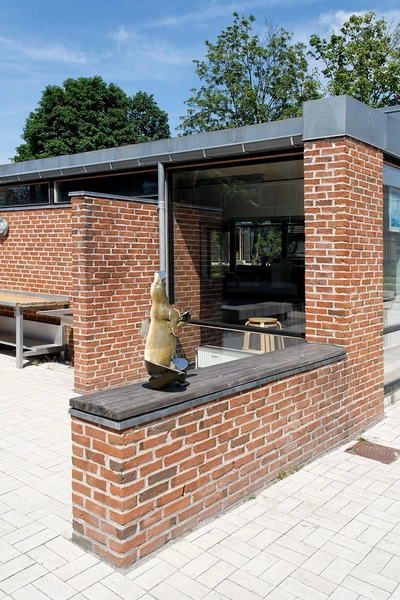 Utterslev Skole Skulptur, tegl