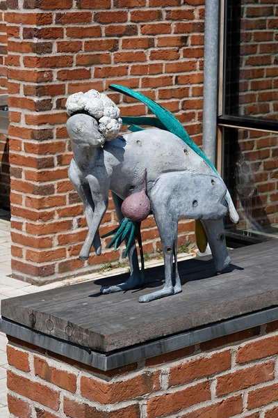 Utterslev Skole Detalje, skulptur, tegl