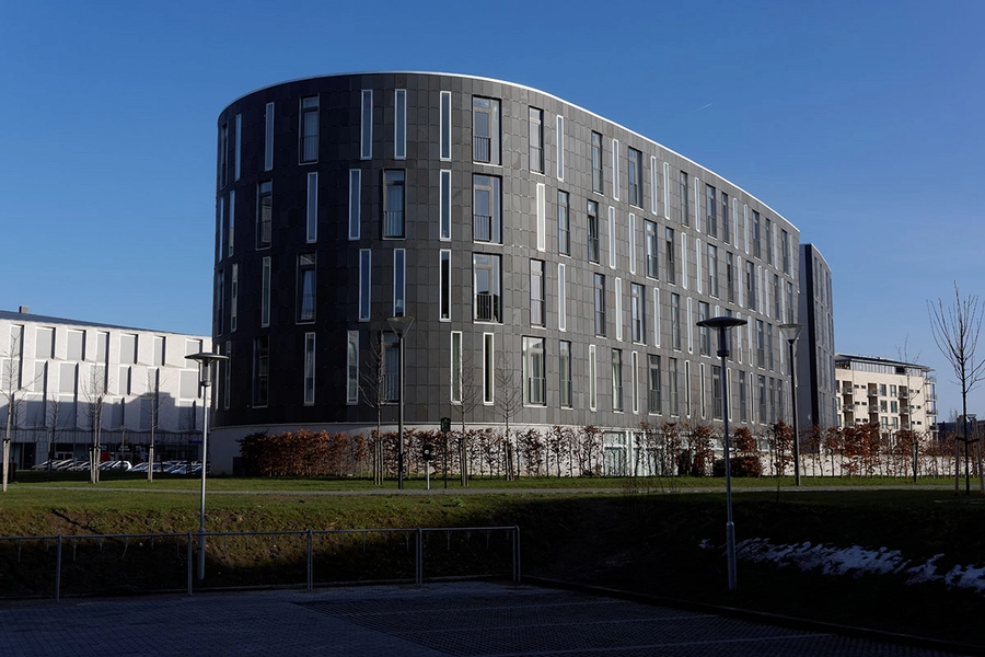 Ellipsen, Flintholm Plejeboliger langside, bygning i park