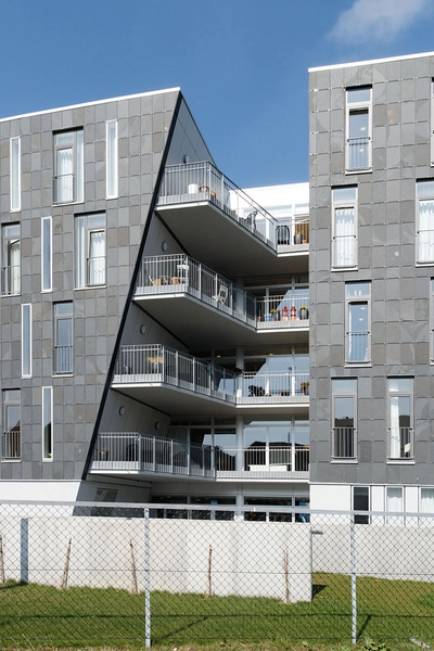 Ellipsen, Flintholm Plejeboliger Sildser i langsiderne trækker lys ind i bygningens centrale fællesarealer